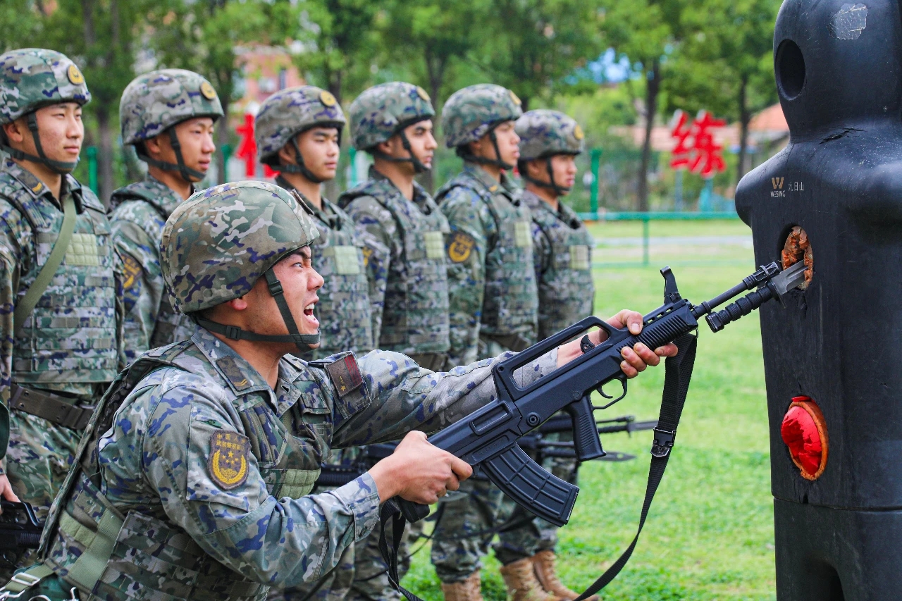 包含绿军外线连续空位进攻，教练组加强技术训练的词条