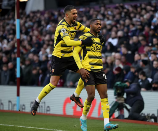 包含沃特福德客场胜利，扭转颓势，谱写新篇章的词条