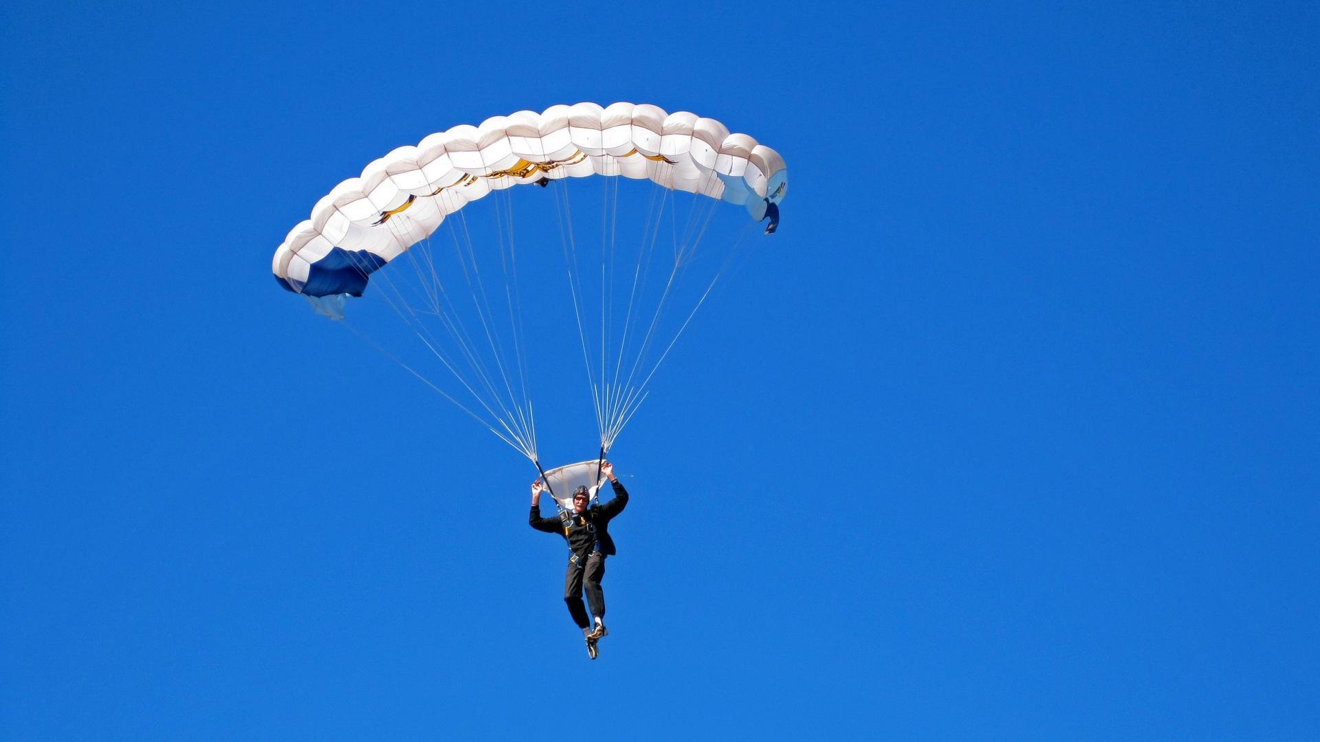 当东方铁骑踏平洛城，浓眉主宰下的另一种篮球叙事