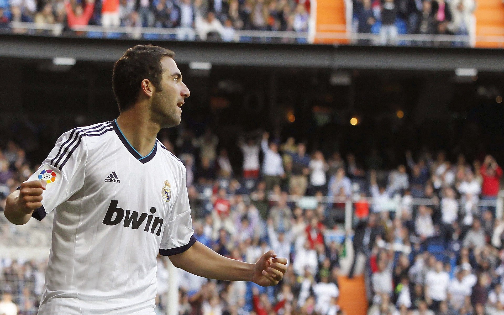 跨界称王,当篮球的国王踏平独行侠,足球的贝恩在西甲德比接管战场