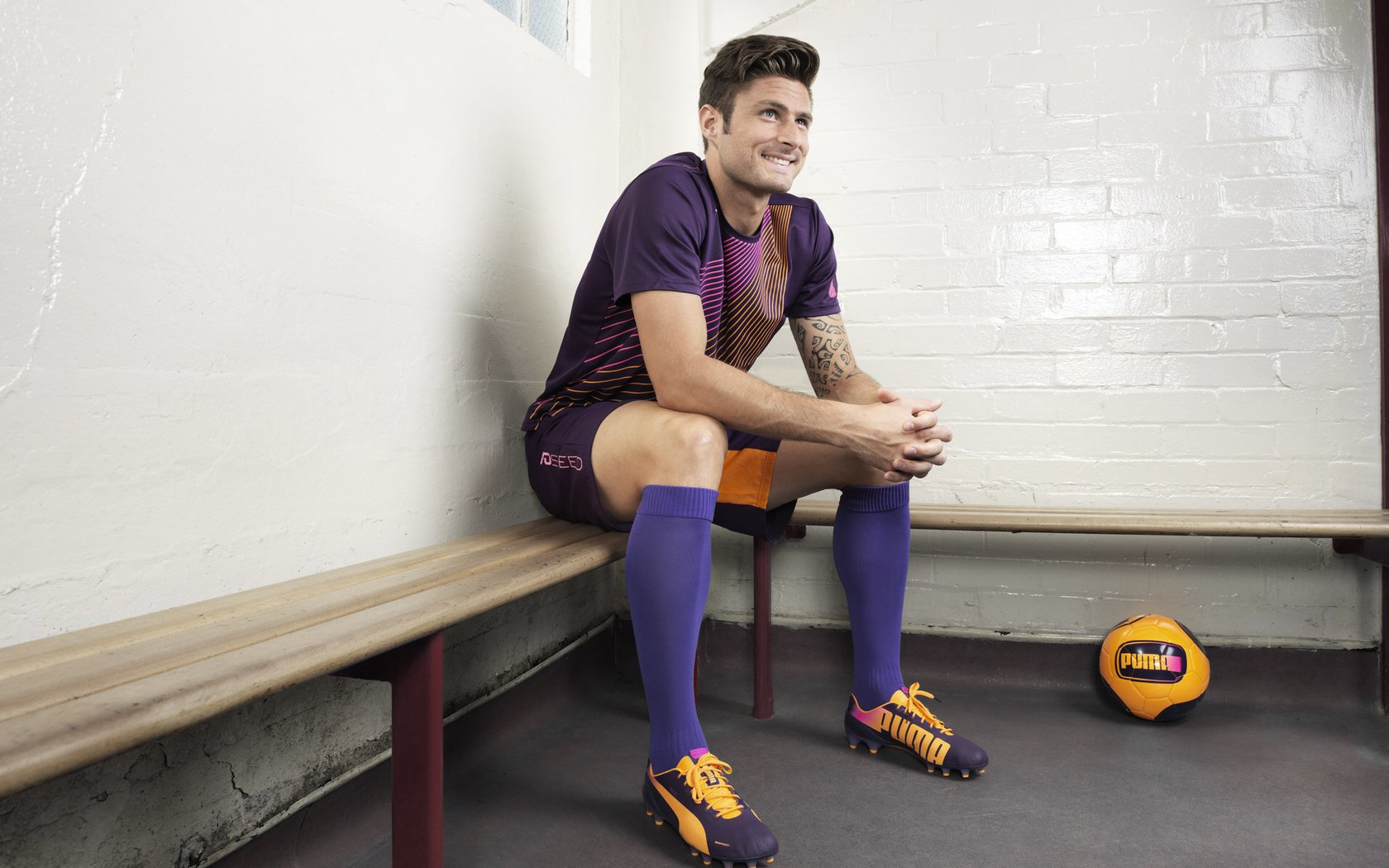 迈凯伦绝杀阿斯顿马丁，皮亚斯特里扛起全队的荣耀时刻